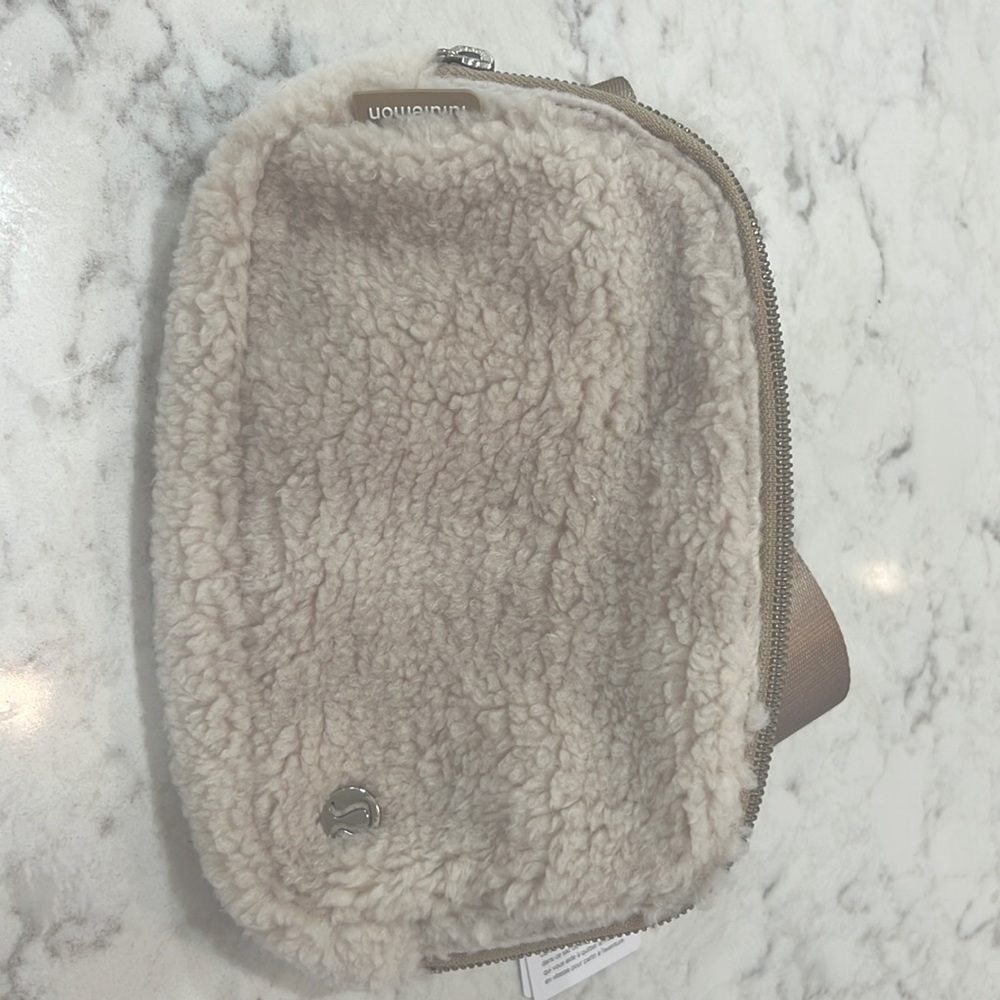 Lululemon Everywhere Belt Bag *fleece